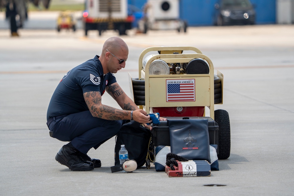 Thunderbirds take to the sky in Ocean City