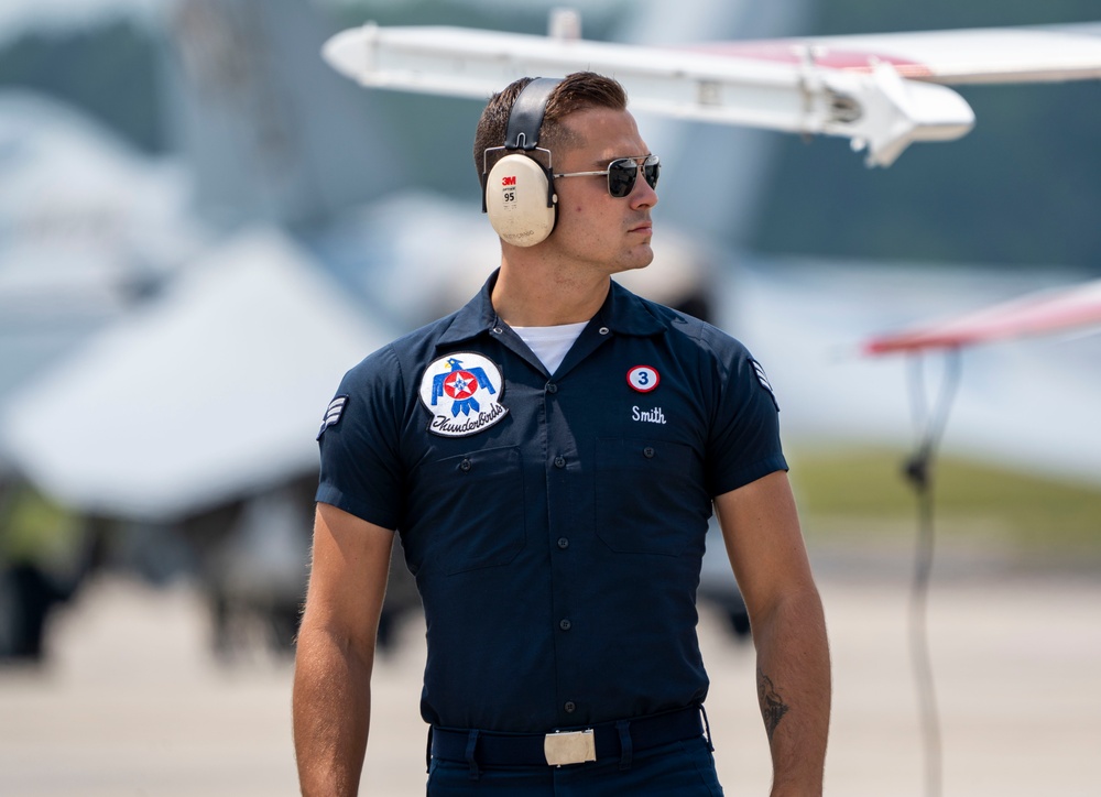 Thunderbirds take to the sky in Ocean City