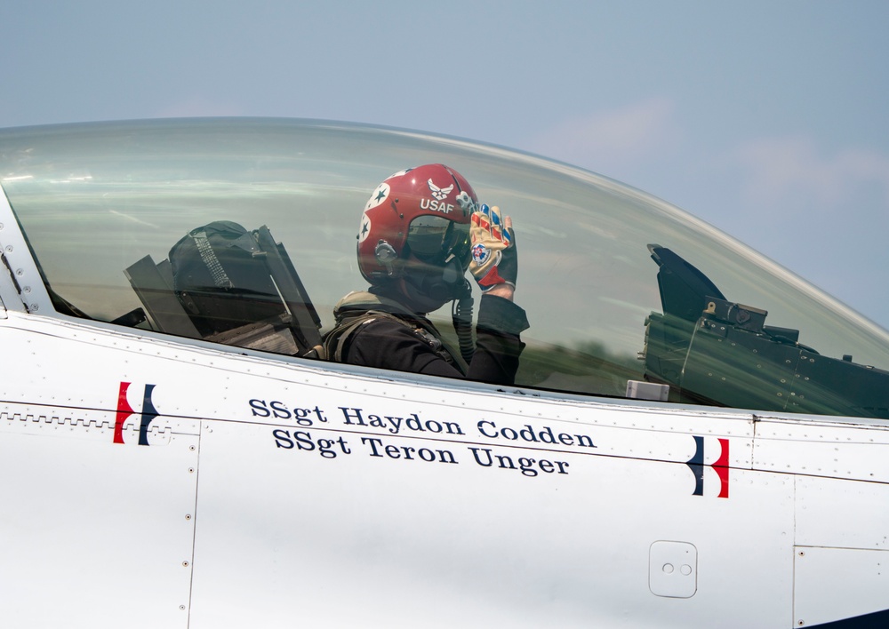 Thunderbirds take to the sky in Ocean City