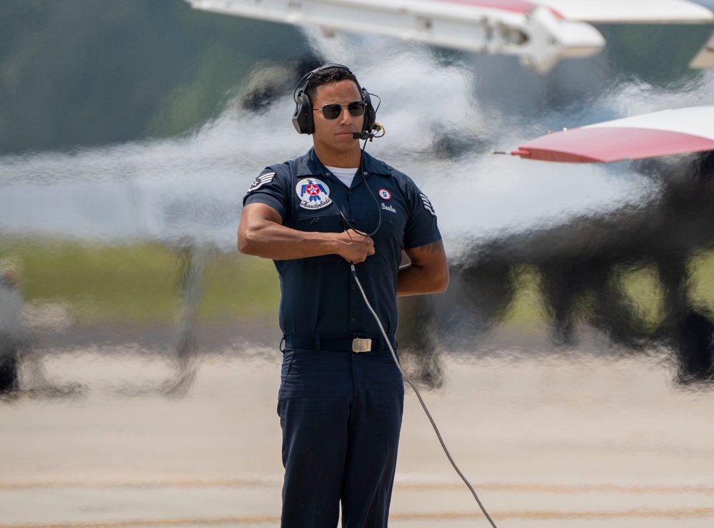 Thunderbirds take to the sky in Ocean City