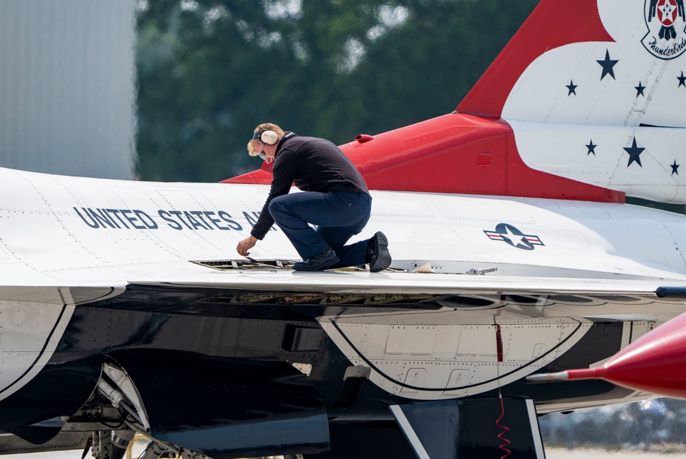 Thunderbirds take to the sky in Ocean City