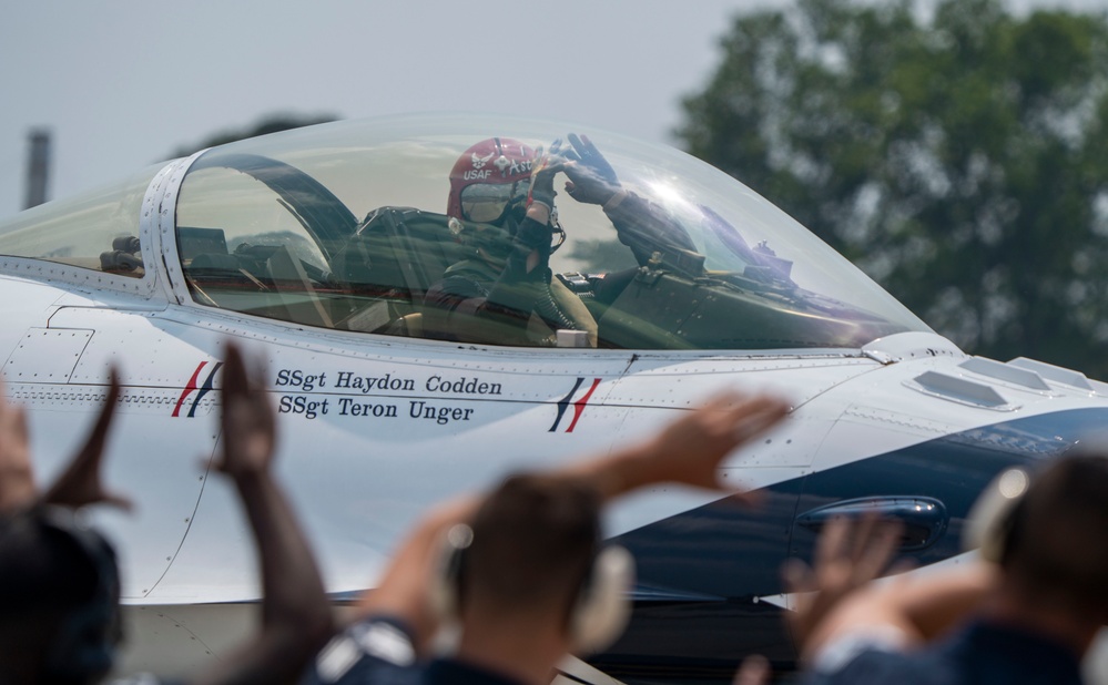 Thunderbirds take to the sky in Ocean City