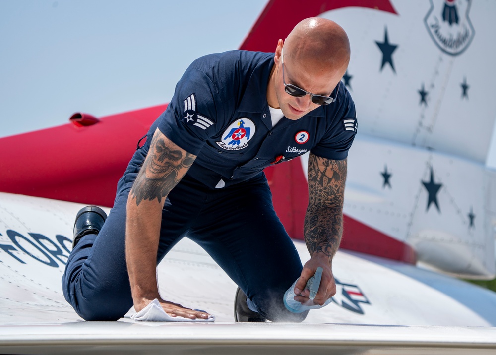 Thunderbirds take to the sky in Ocean City