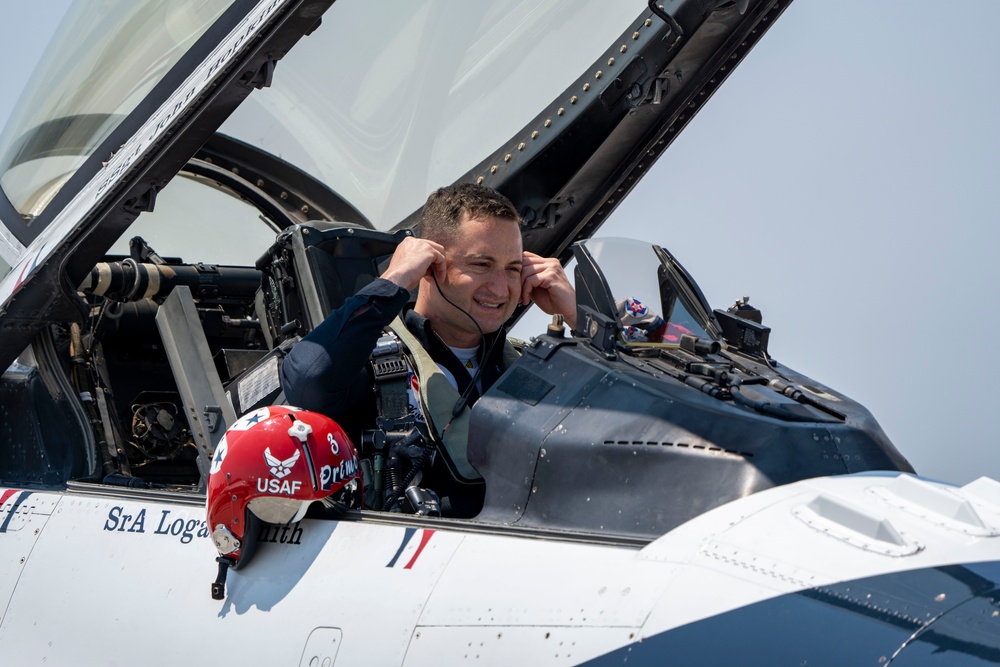 Thunderbirds take to the sky in Ocean City