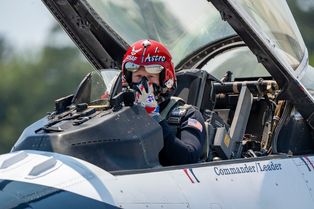 Thunderbirds take to the sky in Ocean City