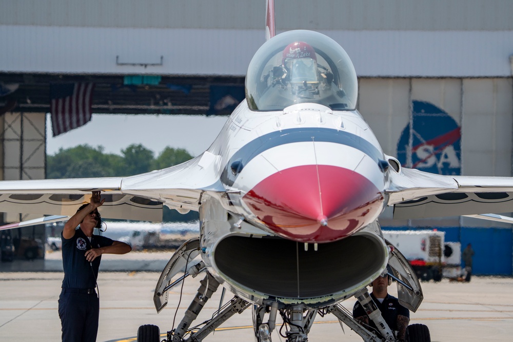 Thunderbirds take to the sky in Ocean City