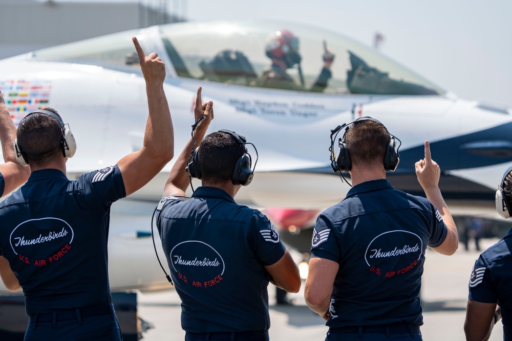 Thunderbirds take to the sky in Ocean City