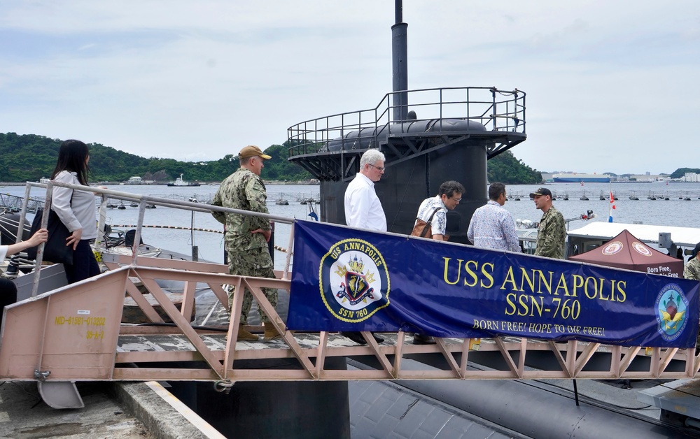 Distinguished visitors from the Ministry of Foreign Affairs of Japan visit Annapolis