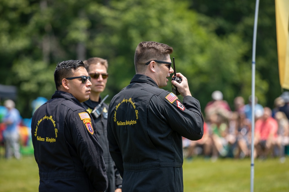 Golden Knights drop in for 248th Army birthday