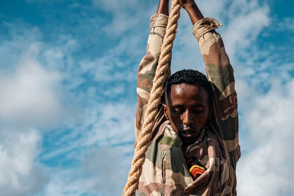 SFAB oversees obstacle course training at BIR