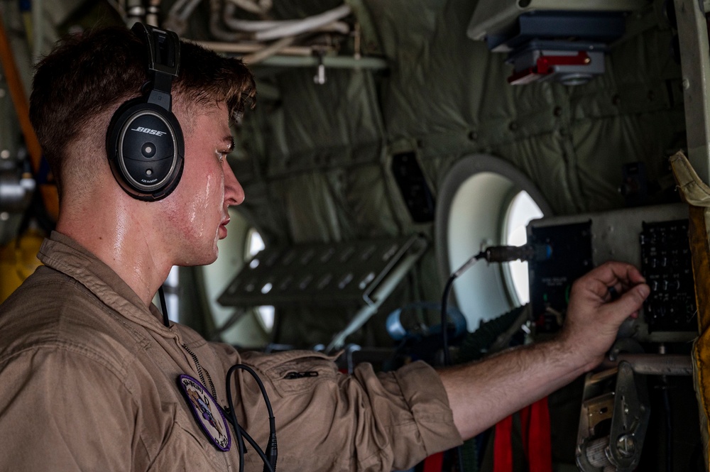 VMM-364 conducts training with French Air Force