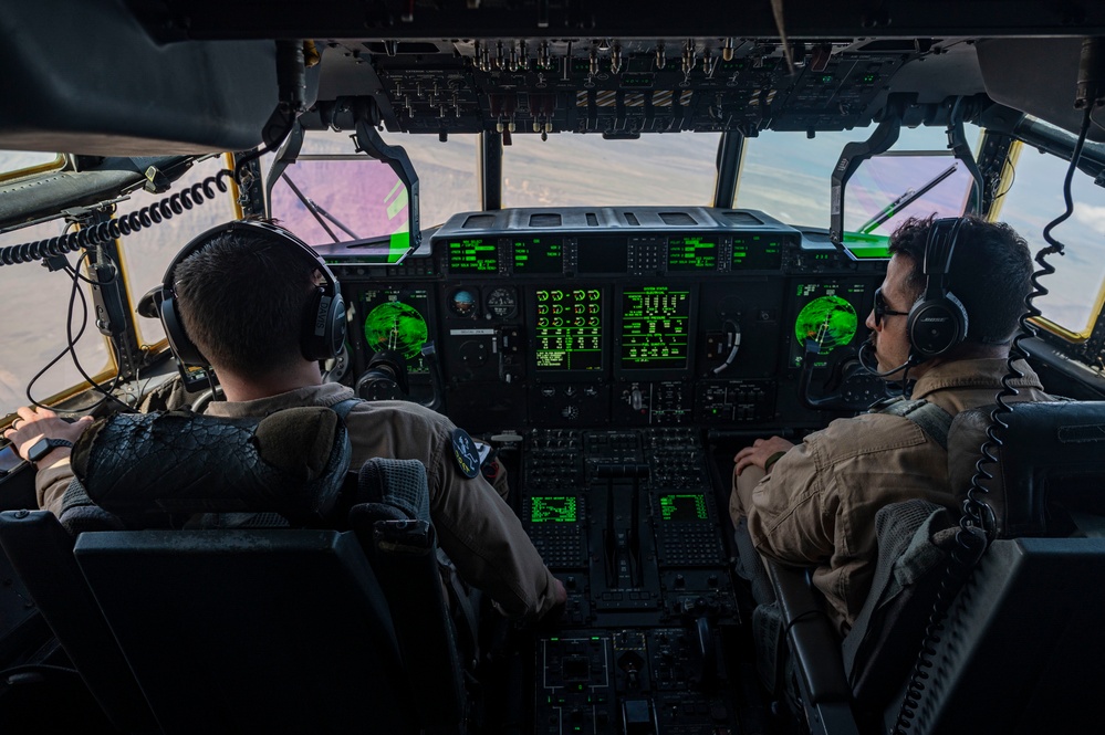 VMM-364 conducts training with French Air Force