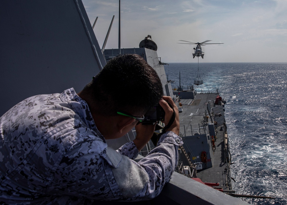 USS Rafael Peralta (DDG 115) hosts the Philippines Navy during a VERTREP