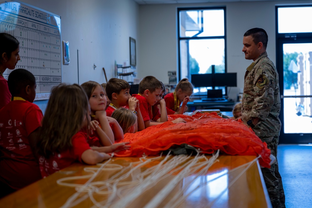 DVIDS - Images - Inspiring the next generation of Airmen [Image 5 of 6]