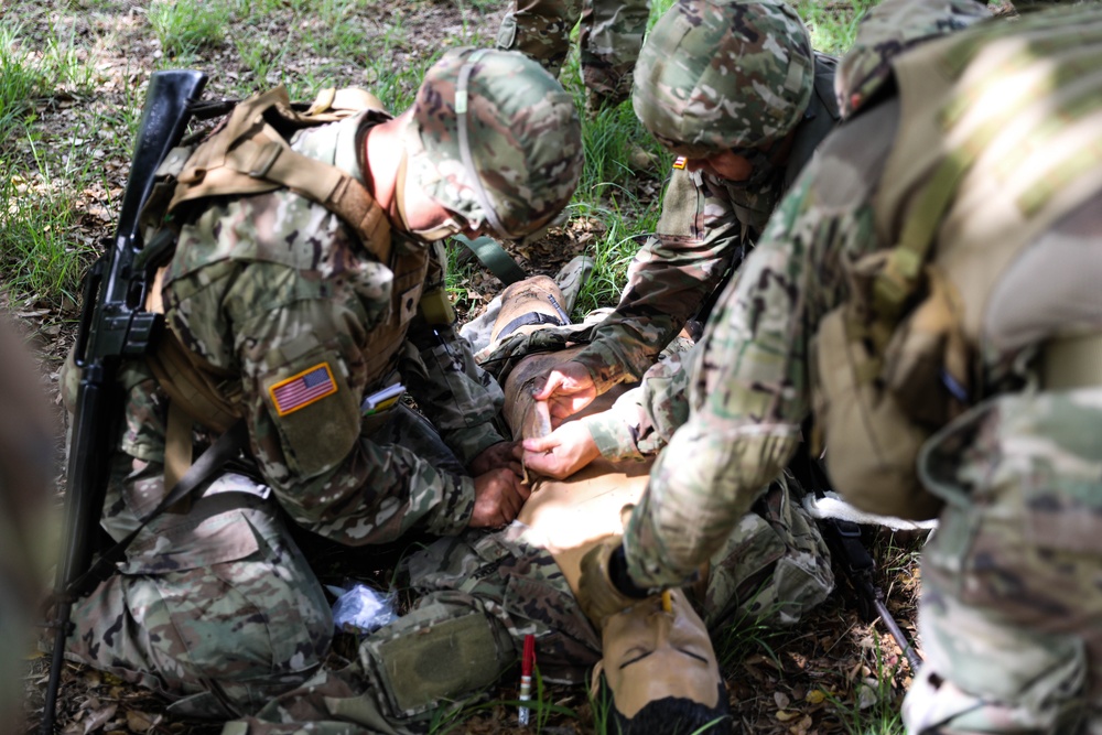 Soldiers of 101st Troop Command Conduct CLS Lanes