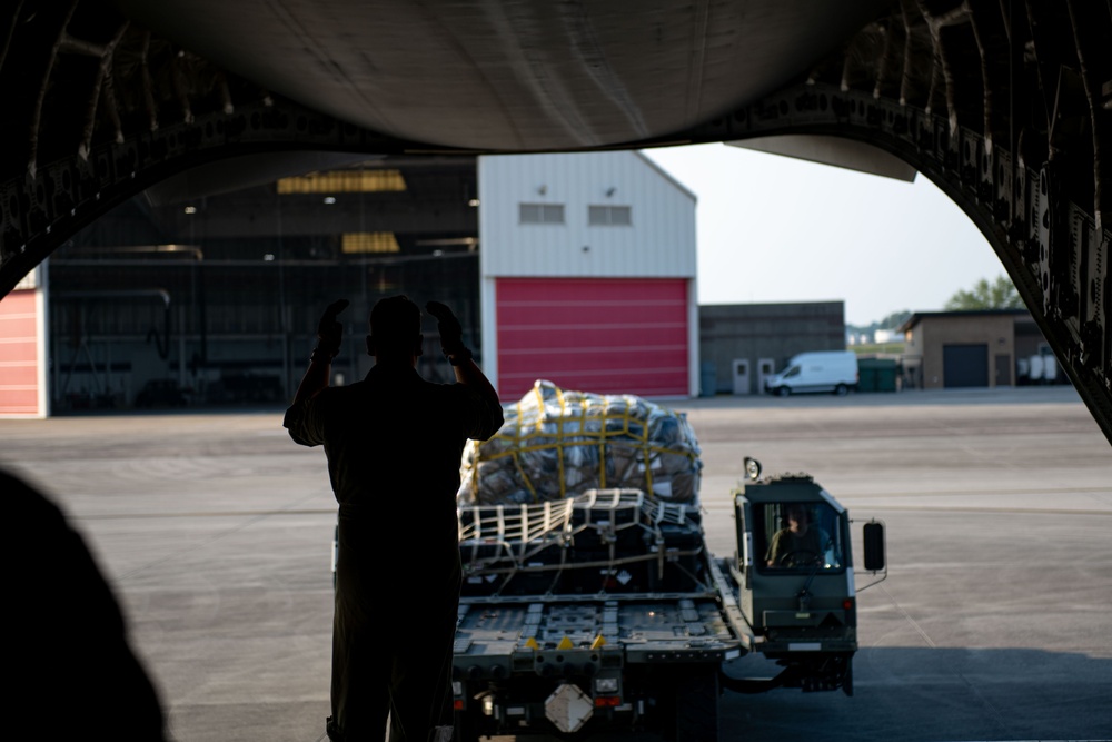 172d Airlift Wing performs guard-lift for AD23