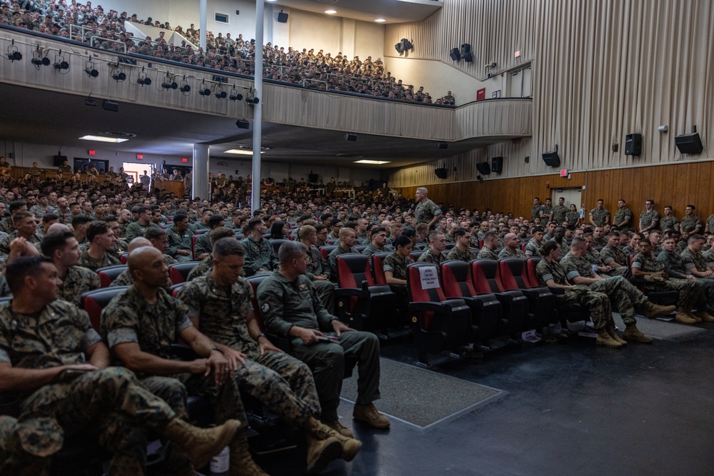 II MEF CG and SgtMaj speak to 26th MEU Marines &amp; Sailors following completion of PTP