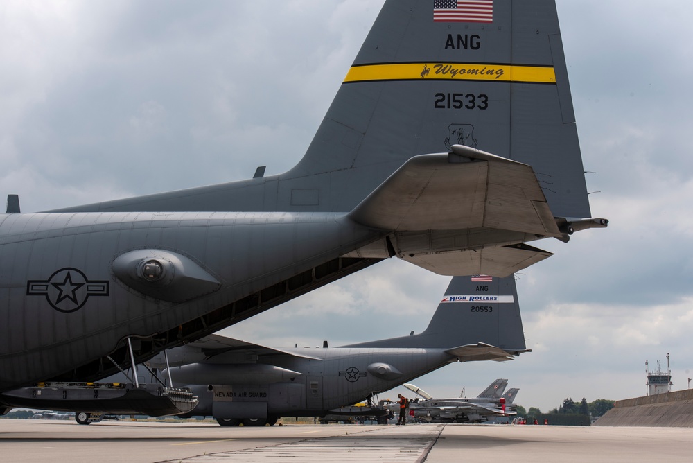 DVIDS - Images - U.S. Airmen, 152nd Airlift Wing and 153rd Airlift Wing,  complete a C-130 Hercules cargo drop [Image 9 of 20]