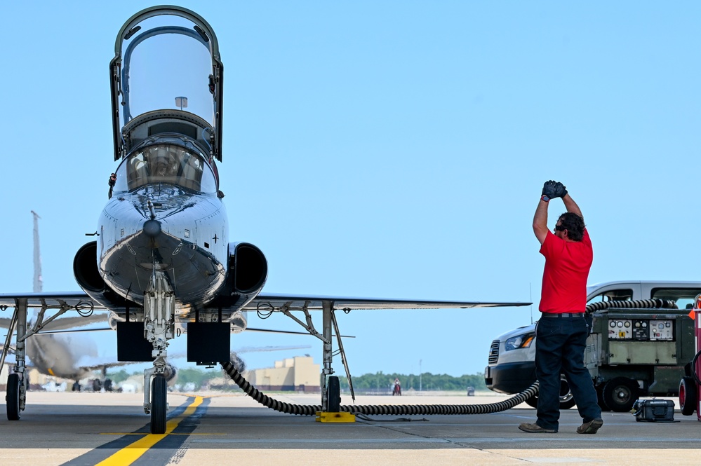 Whiteman Air Force Base T-38 Pilots Practice