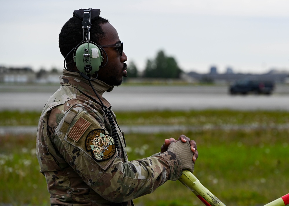 Refuelers keep Red Flag running