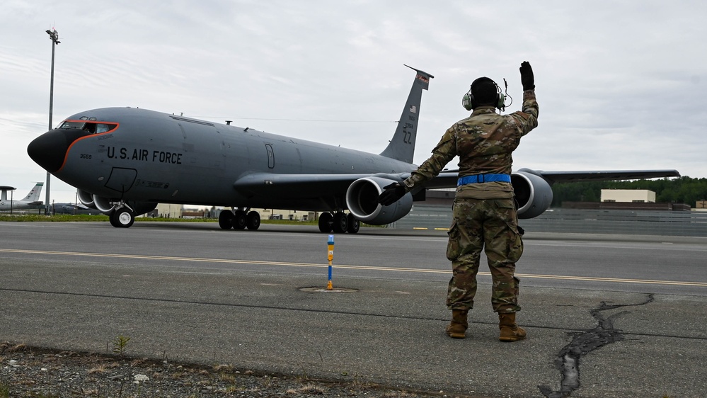 Refuelers keep Red Flag running