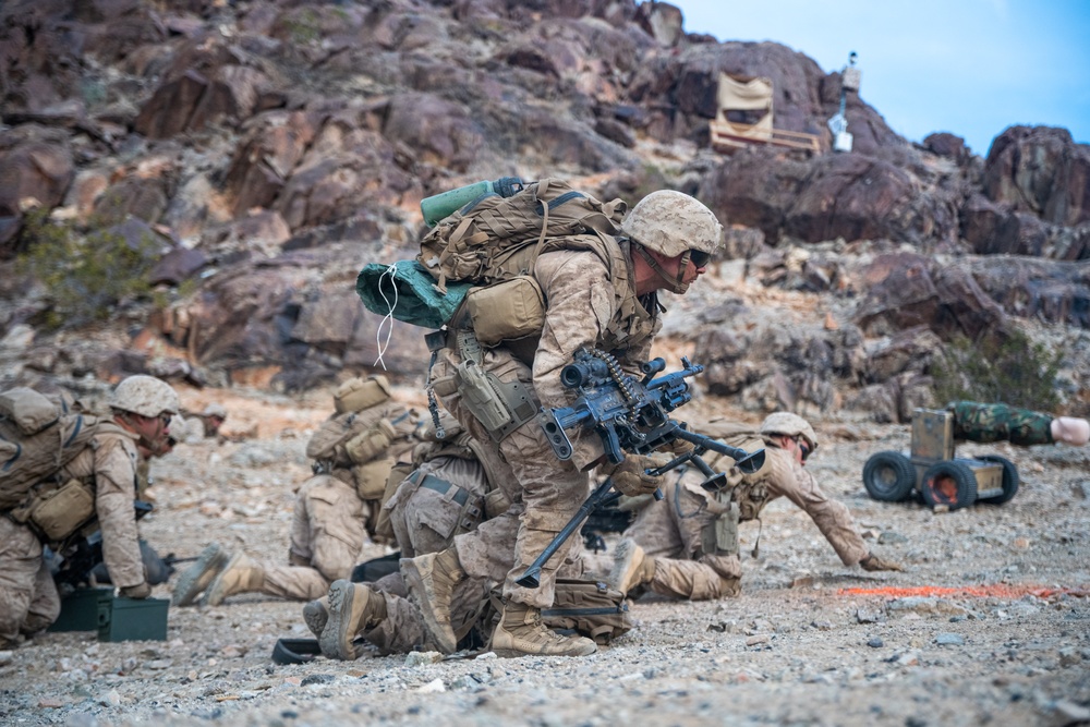 4-23: Bravo Co. 1st Battalion 23D Marines execute Range 400