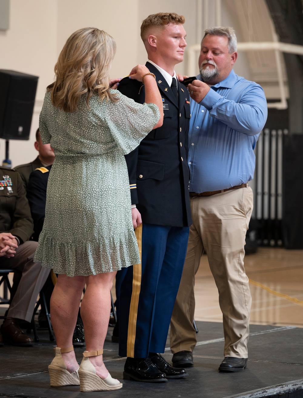 Oregon Land Component Commander Addresses Newly Commissioned Officers