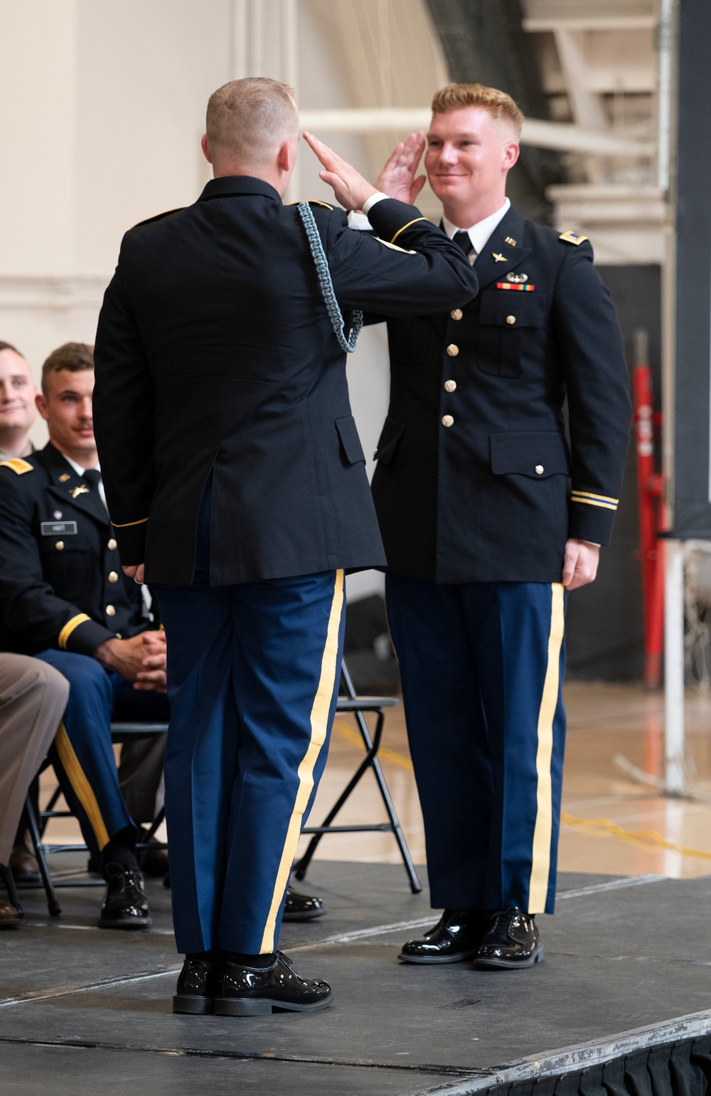 Oregon Land Component Commander Addresses Newly Commissioned Officers