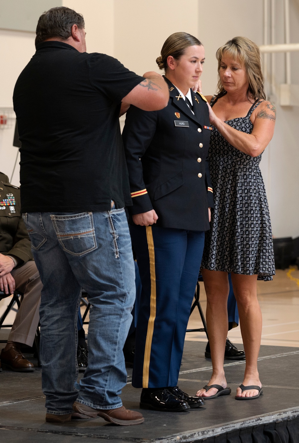 Oregon Land Component Commander Addresses Newly Commissioned Officers