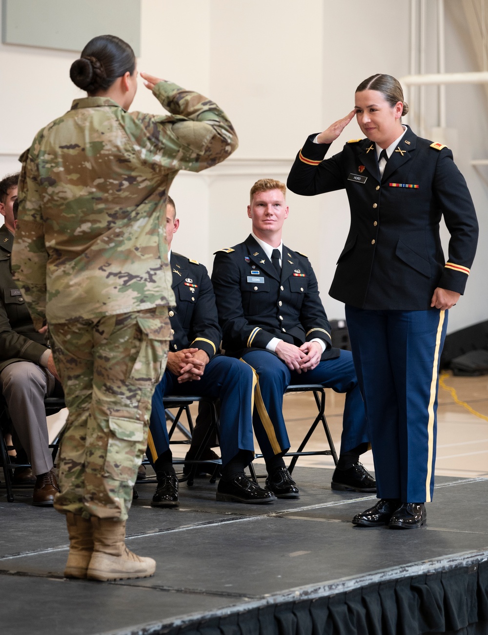 Oregon Land Component Commander Addresses Newly Commissioned Officers