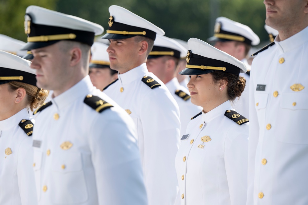 DSD Hosts USMMA Graduation