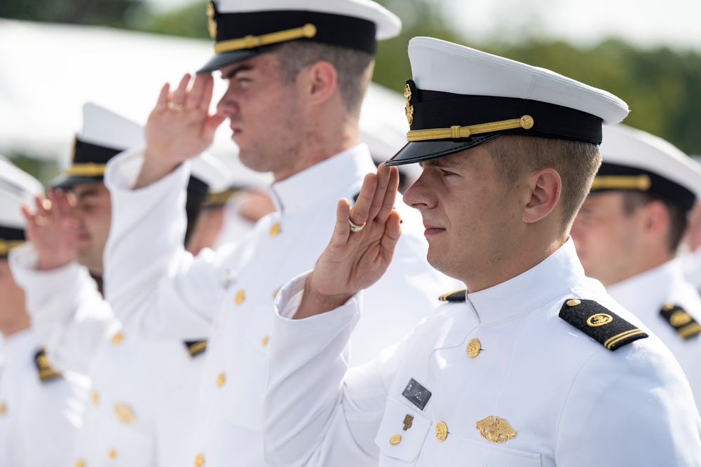 DSD Hosts USMMA Graduation