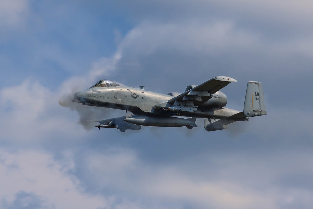 107th A-10s Train in Latvia