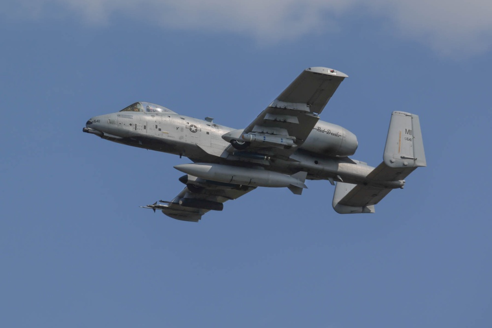 107th A-10s Train in Latvia