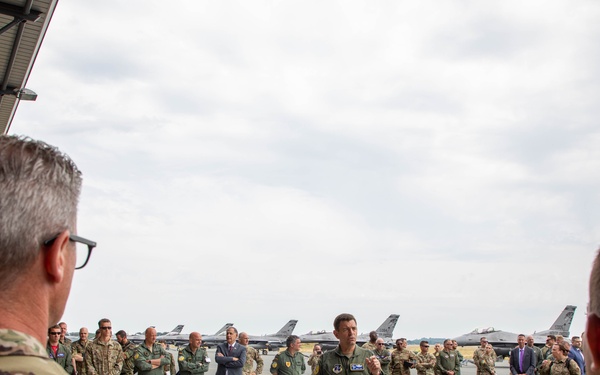 Lt. Gen. Loh speaks to Airmen