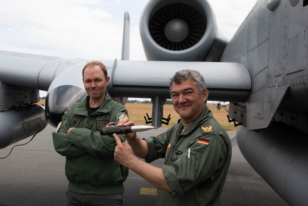 German State Secretary in the Federal Ministry of Defense visits A-10