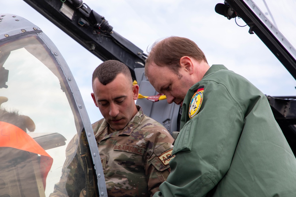 German State Secretary in the Federal Ministry of Defense visits A-10