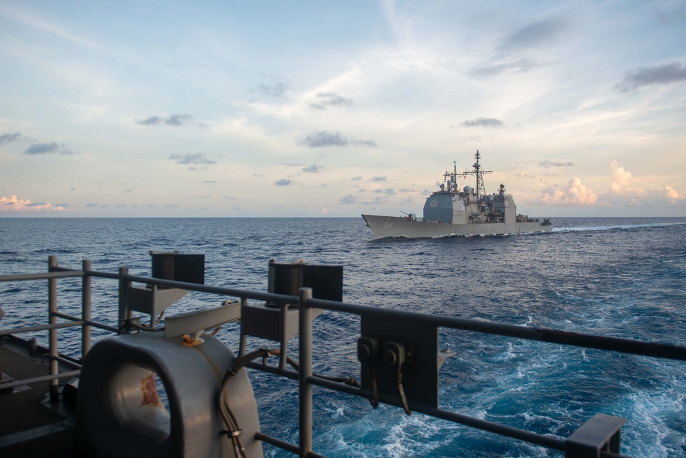 USS Ronald Reagan (CVN 76) conducts fueling-at-sea with USS Antietam (CG 54)