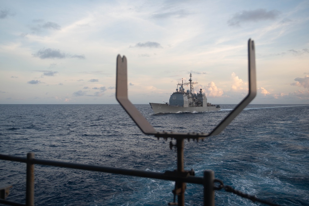 USS Ronald Reagan (CVN 76) conducts fueling-at-sea with USS Antietam (CG 54)