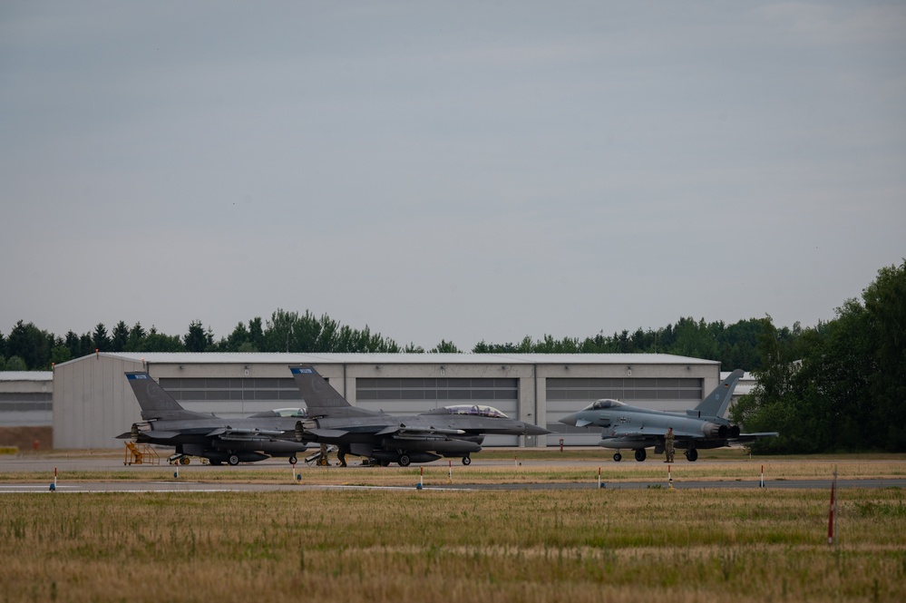 DVIDS - Images - Lohs Lift-off Alongside German Air Force [Image 9 of 14]