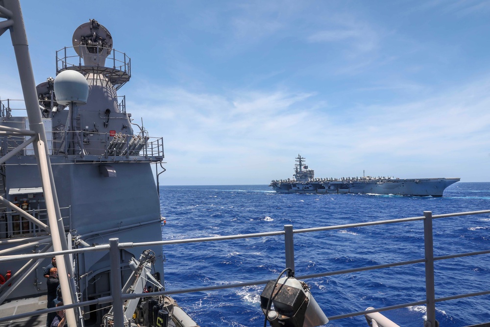 USS Shiloh Sails in Formation