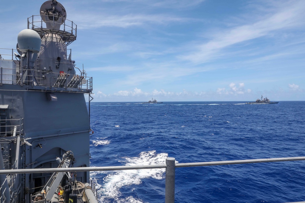 USS Shiloh Sails in Formation