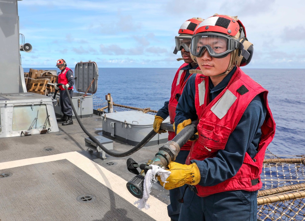 USS Shiloh Conducts Crash and Salvage Drill