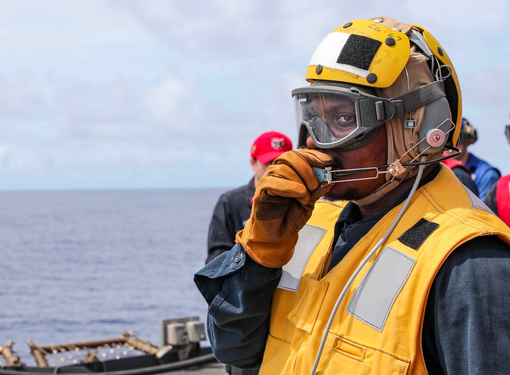 USS Shiloh Conducts Crash and Salvage Drill