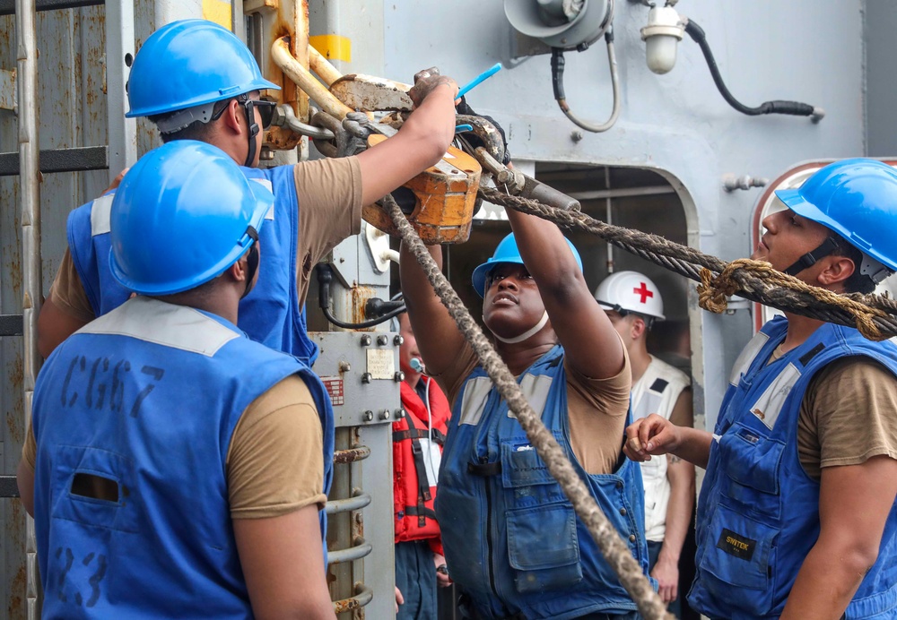 USS Shiloh Conducts Replenishment-At-Sea with USNS Yukon