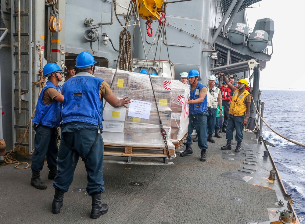 USS Shiloh Conducts Replenishment-At-Sea with USNS Yukon