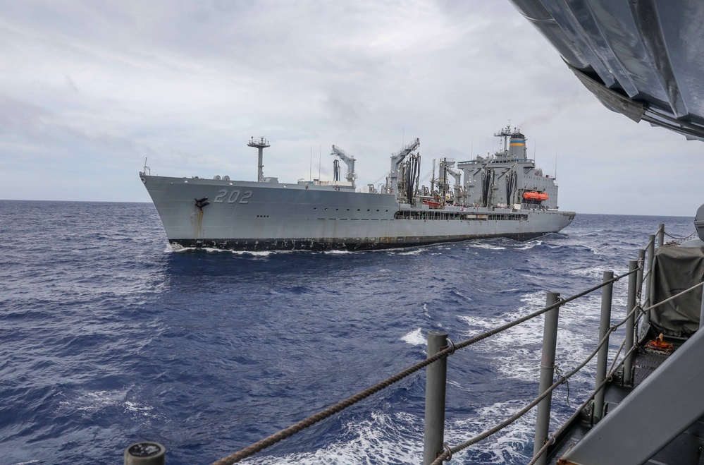 USS Shiloh Conducts Replenishment-At-Sea with USNS Yukon