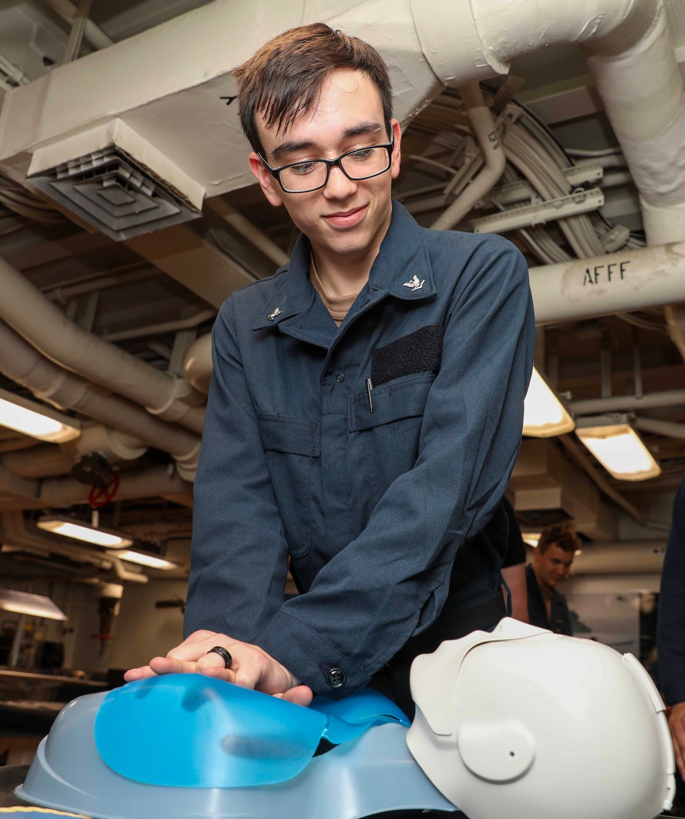 USS Shiloh Conducts CPR Course