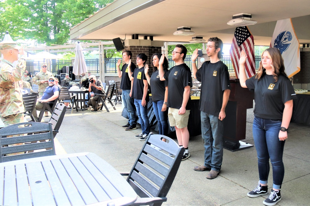 Fort McCoy Garrison commander gives oath of enlistment to new recruits during 2023 Army Birthday Celebration