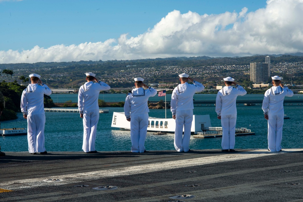 USS Nimitz Pulls Into Pearl Harbor